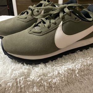 Women’s Pre-love OX Twilight Mash size 6 sneakers